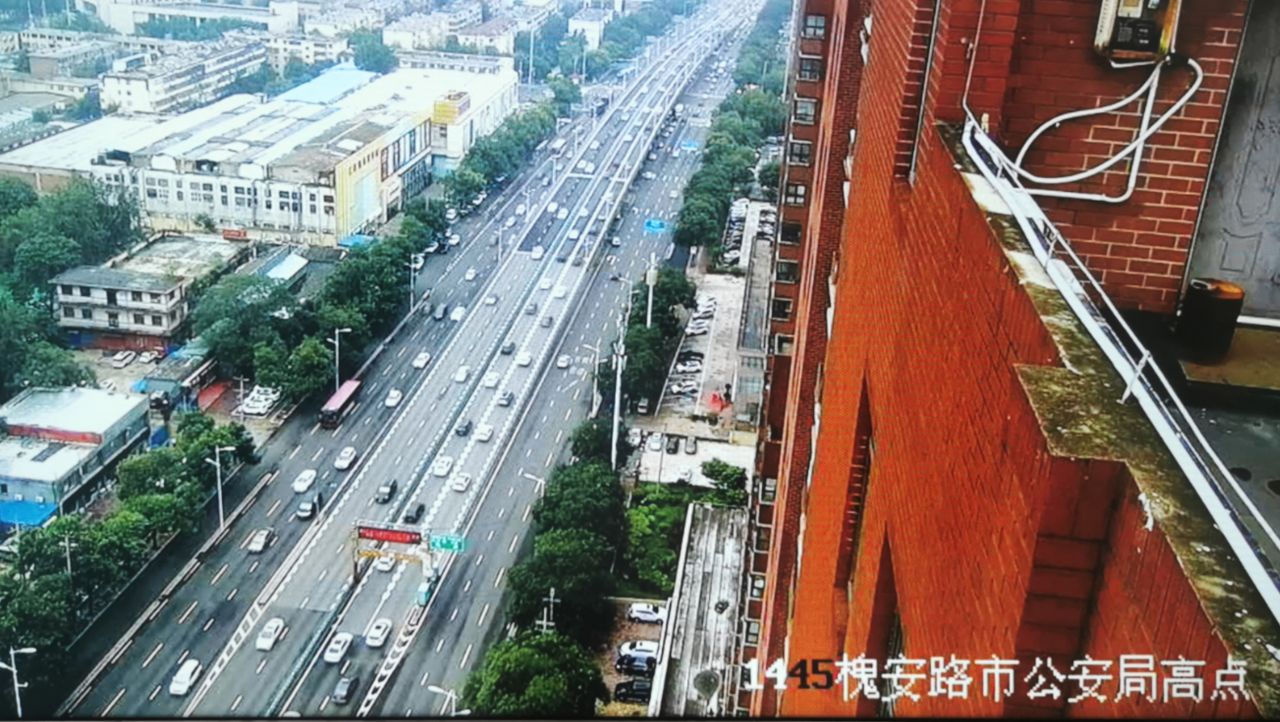 (记者 朱昊明 槐安路车辆正常通行.