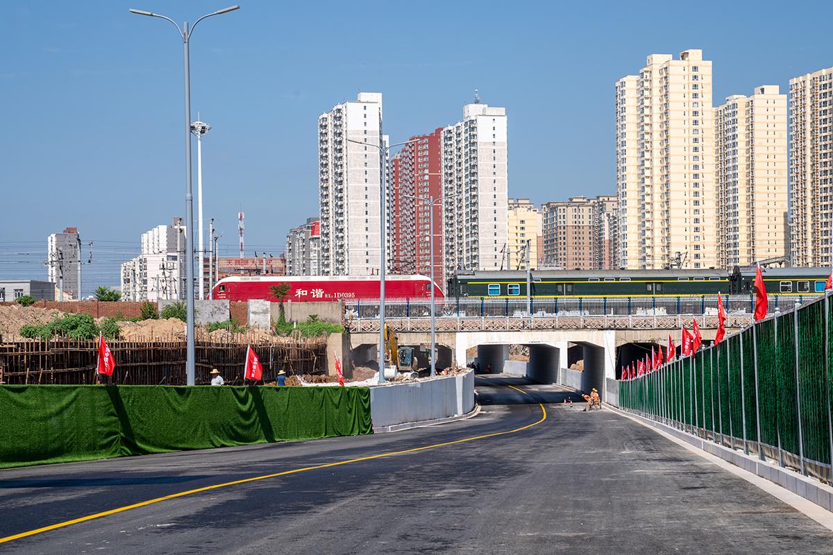 市民在中华大街到解放大街之间通行又增加了一条新道路