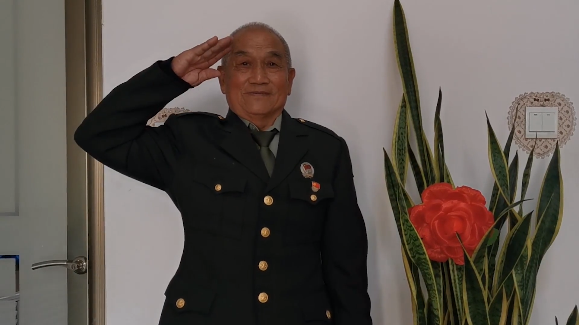 问政河北我为群众办实事党员帮办微心愿老兵穿新式军