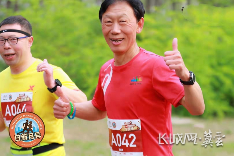 虎哥张成虎跑100个半马祝福冬奥