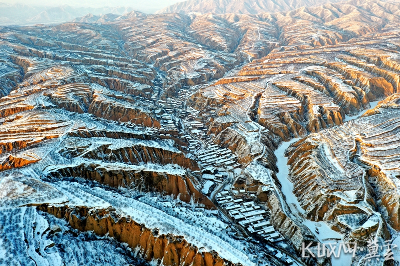 下花园区定方水乡:雪映黄土高坡