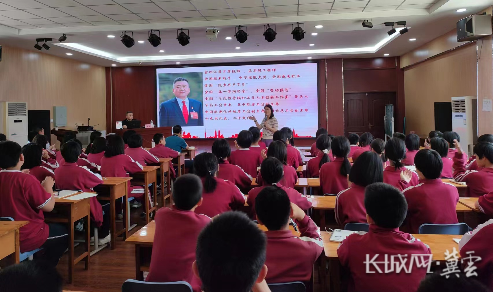 杨士华 摄藁城区教育局相关负责人表示,今后将继续加强德育教育工作