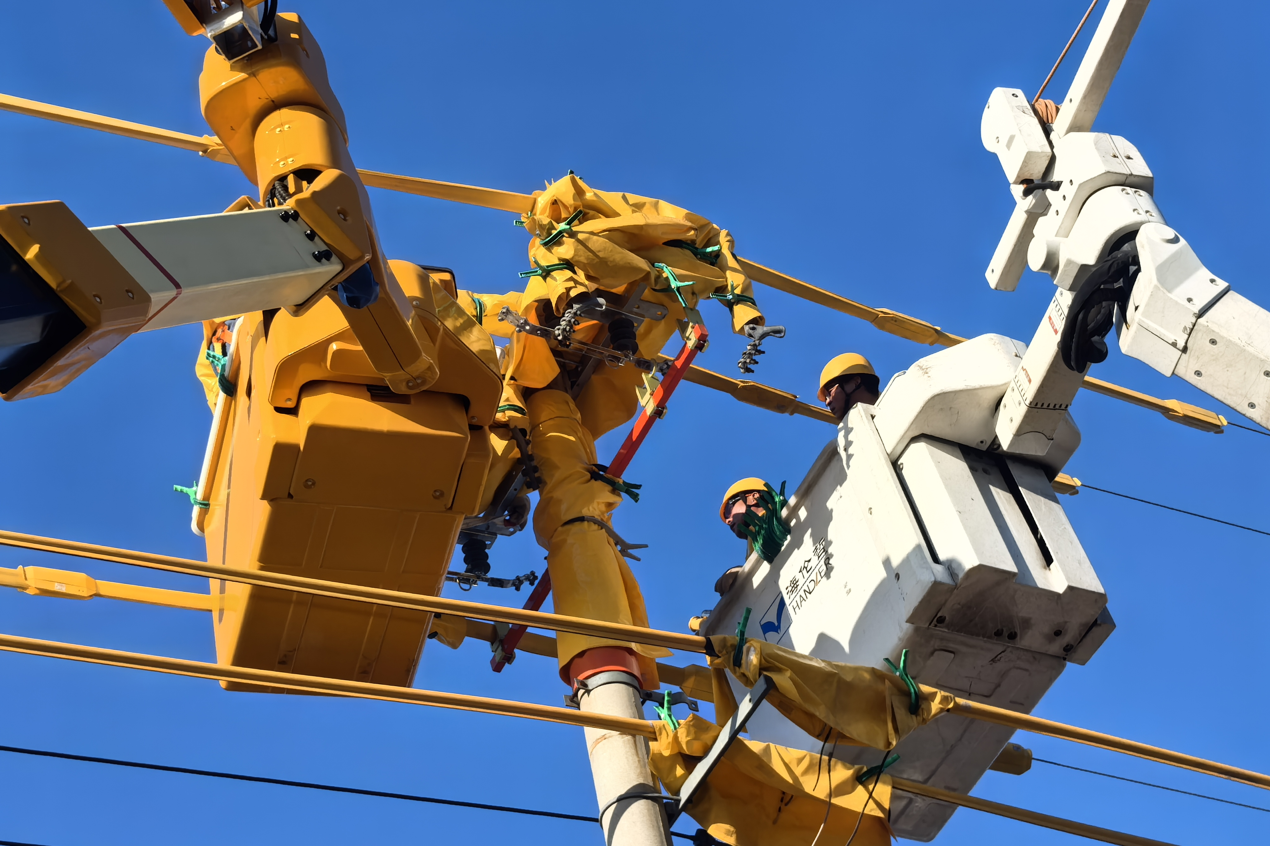 衡水深州带电消缺筑防线