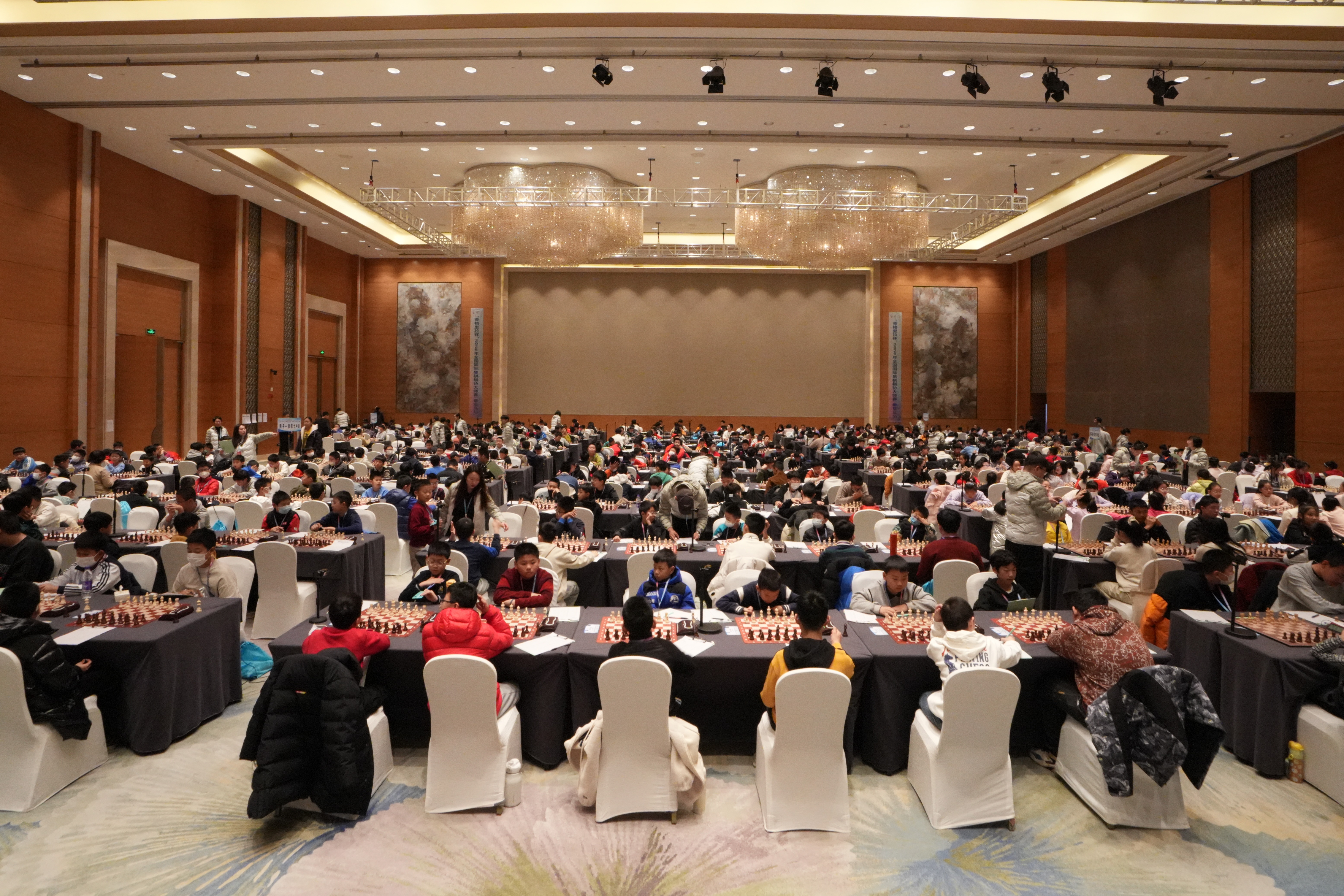 ​“香格里拉杯”2025年全国国际象棋棋协大师赛（秦皇岛站）开赛