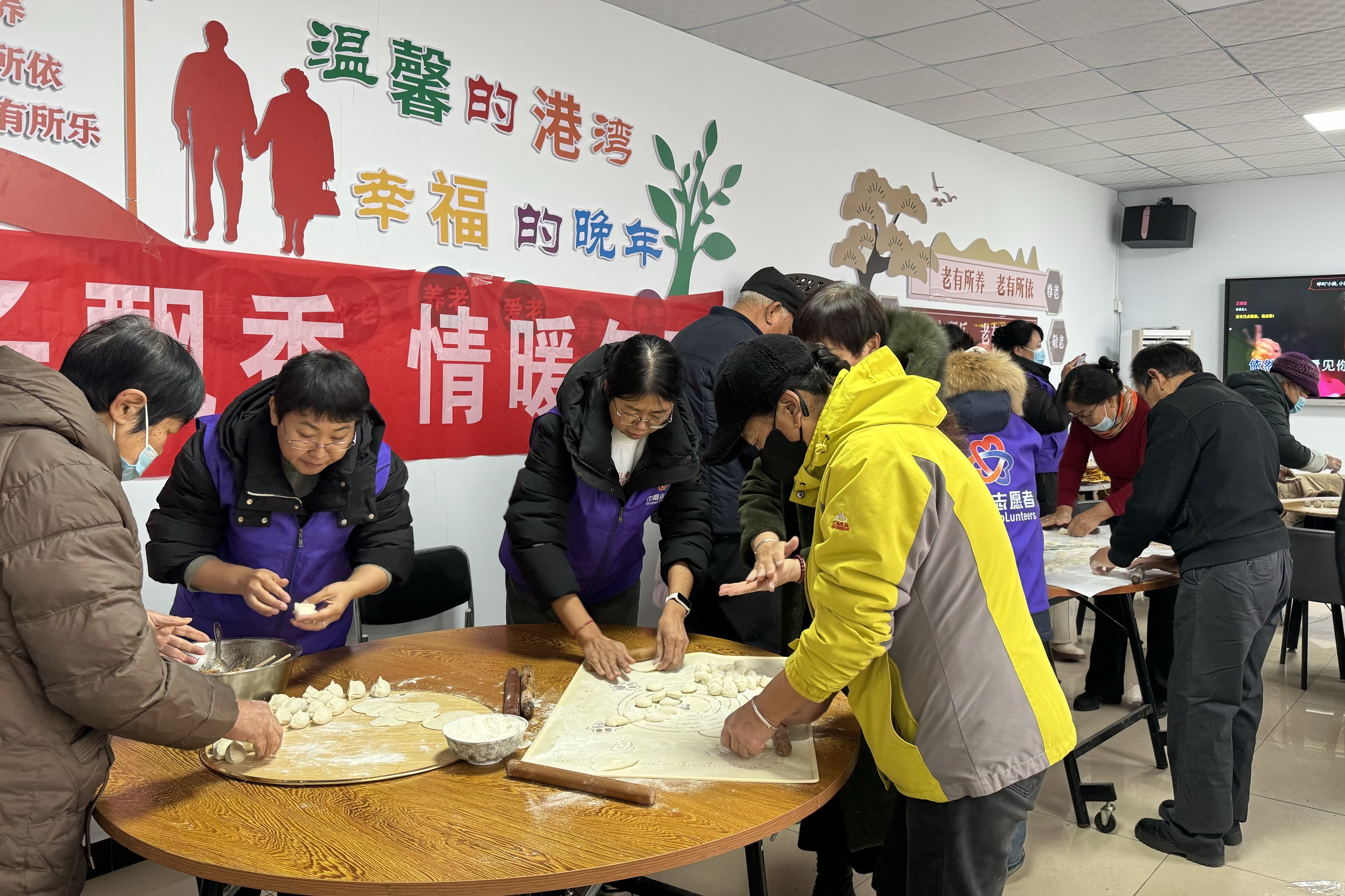 河北辛集：饺子飘香 情暖冬至