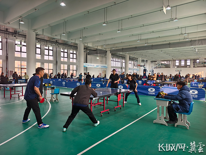 工行衡水分行混合团体代表队比赛中。