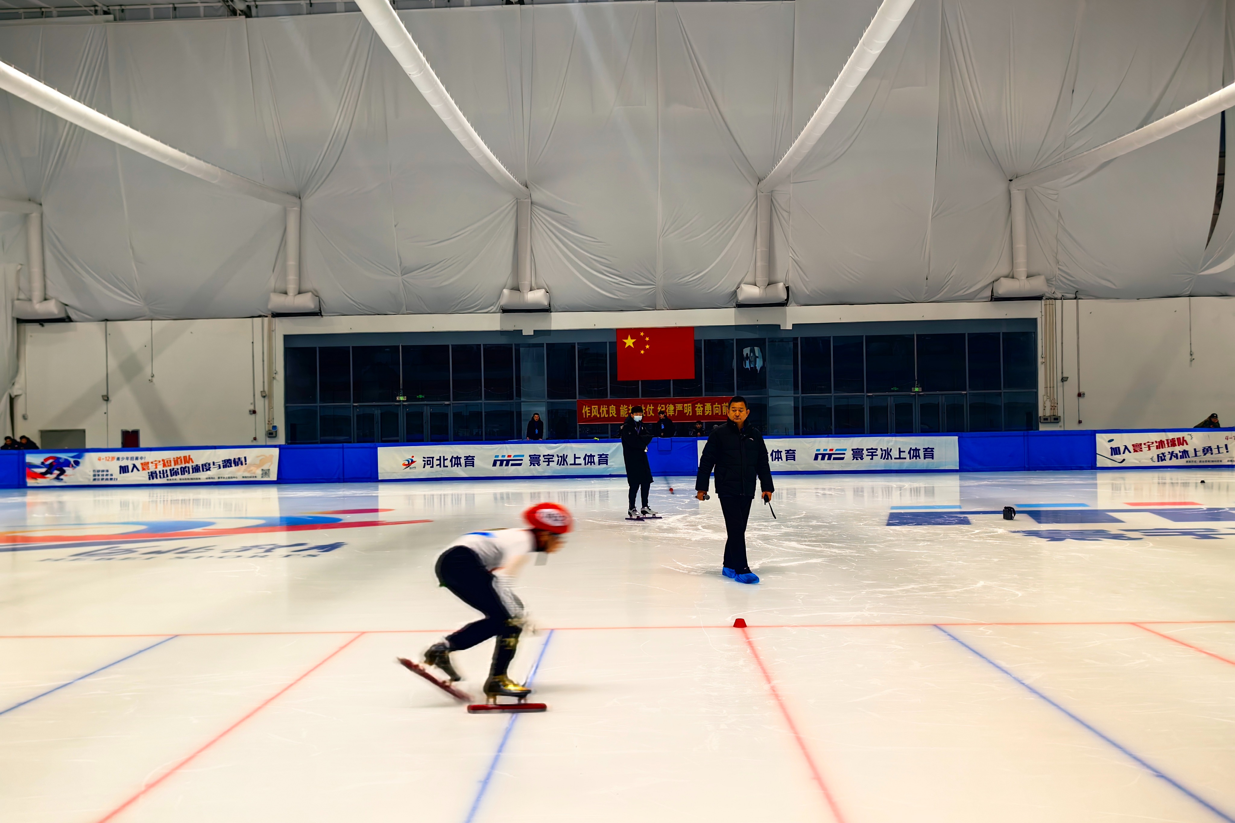衡水市第五届冰雪运动会开幕 400余名运动员冰上竞逐