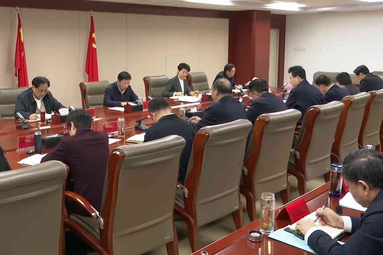 董晓航主持召开市委理论学习中心组（扩大）专题学习会