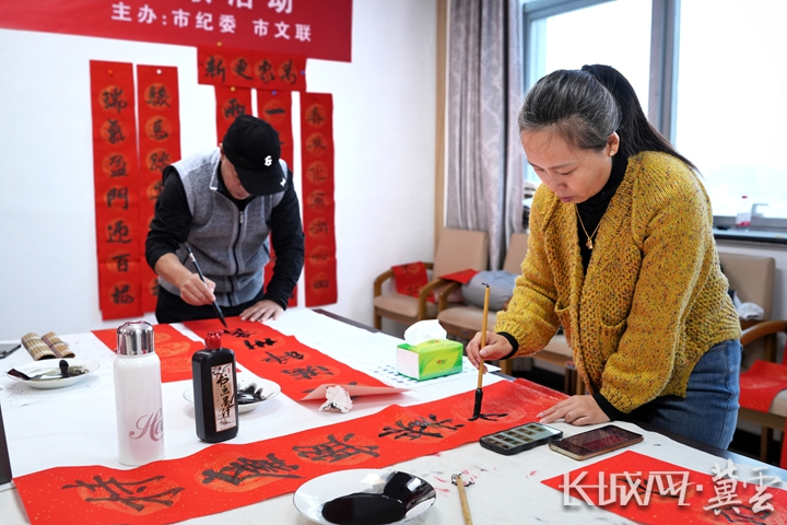 河北迁安：清风润佳节 翰墨书廉心