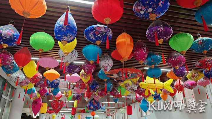 白会平店里做好的宫灯。长城网·冀云客户端记者 贾宏博 摄_副本