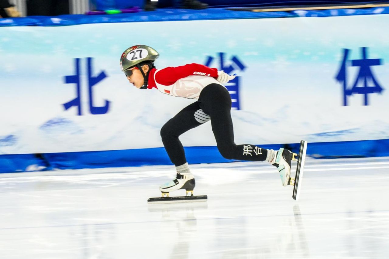 河北省大众滑冰等级积分赛总决赛在承德结束