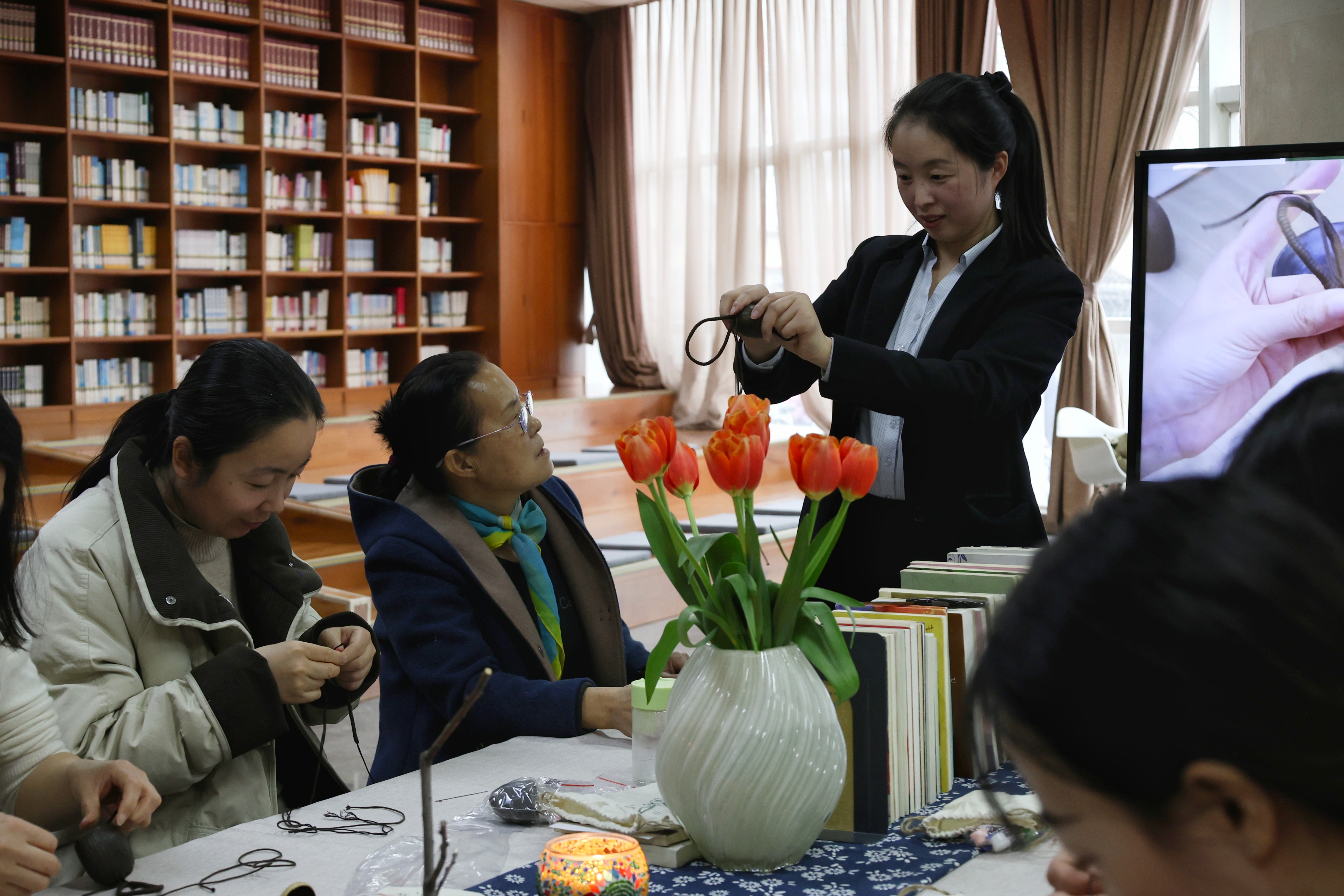 衡水市图书馆开展阅读活动庆“三八”