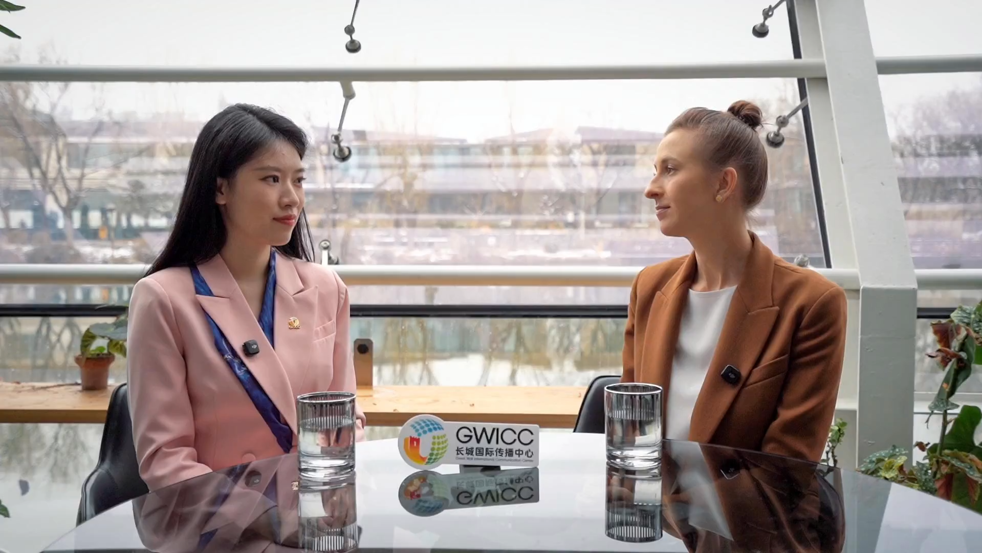 05后对话外籍记者｜“我看见‘具体’的中国”