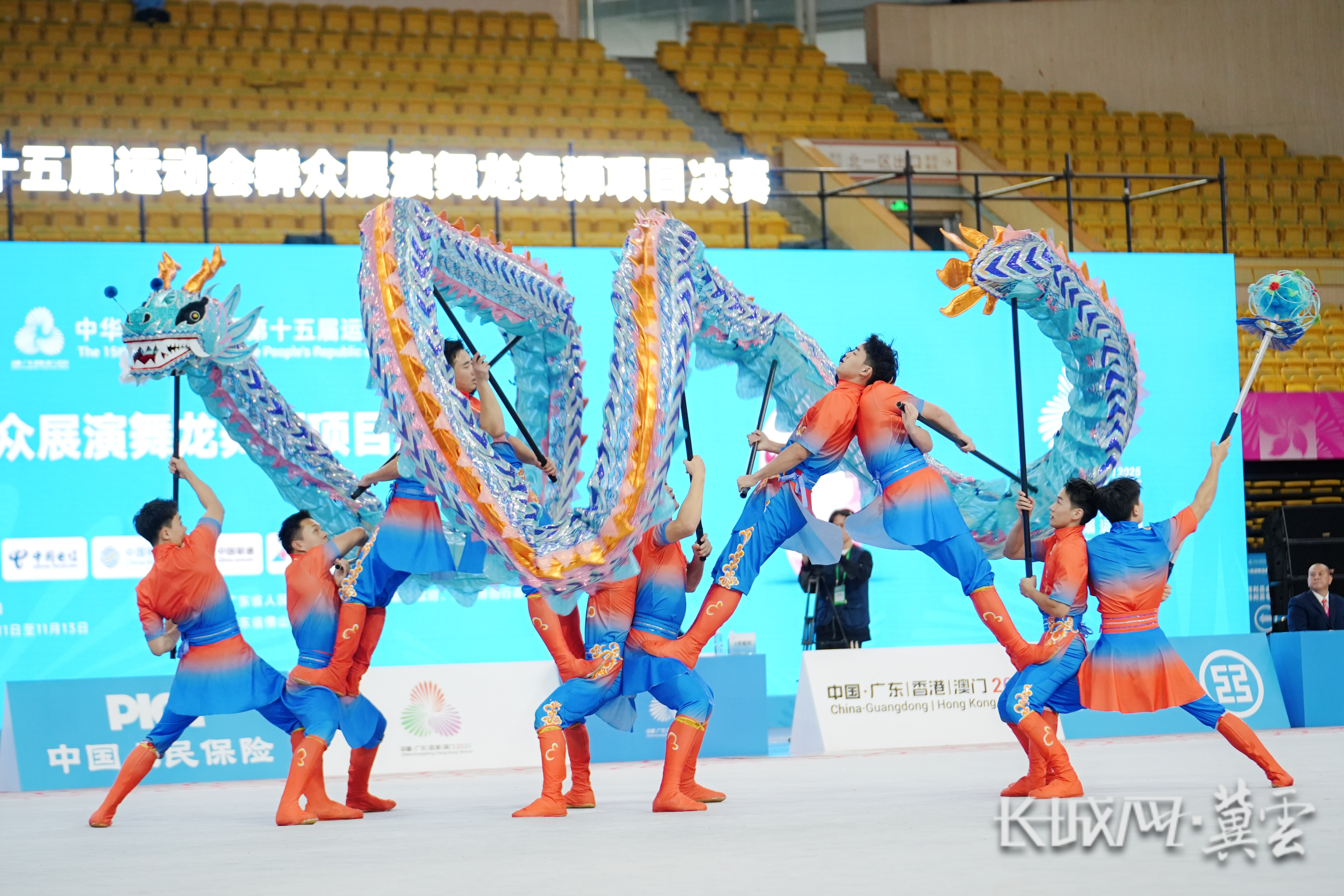 河南平顶山学院舞龙队 (4)