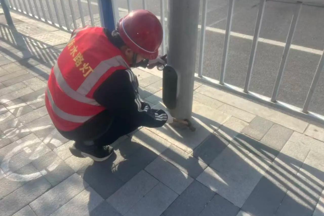 衡水市路灯管理中心对7000余基路灯开展春季安全“大体检”
