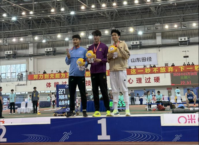 河北小将徐卓凡全国室内田径锦标赛摘金