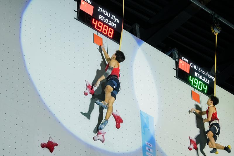 攀岩亚锦赛：速度攀岩女子亚洲纪录刷新 中国队包揽男子冠亚军