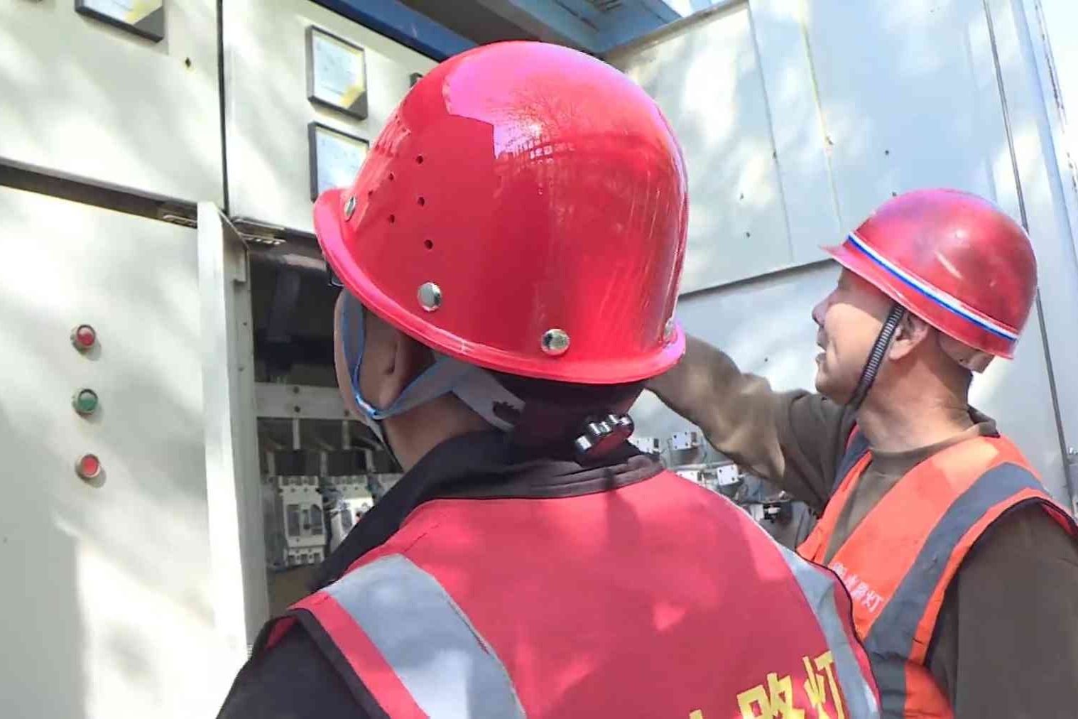 开展路灯线缆接头专项排查 筑牢用电安全防线