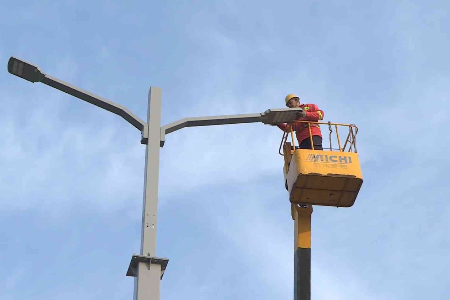 路灯精细化管护 提升照明品质