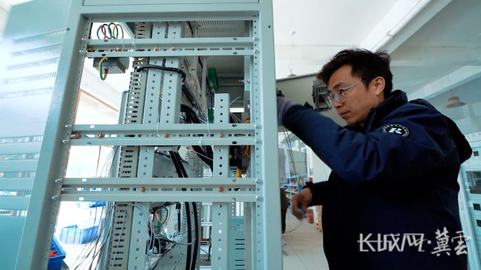 C7865.00_03_31_37.Still001