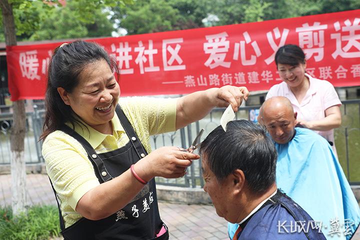 唐山丰润：“爱心义剪”进社区