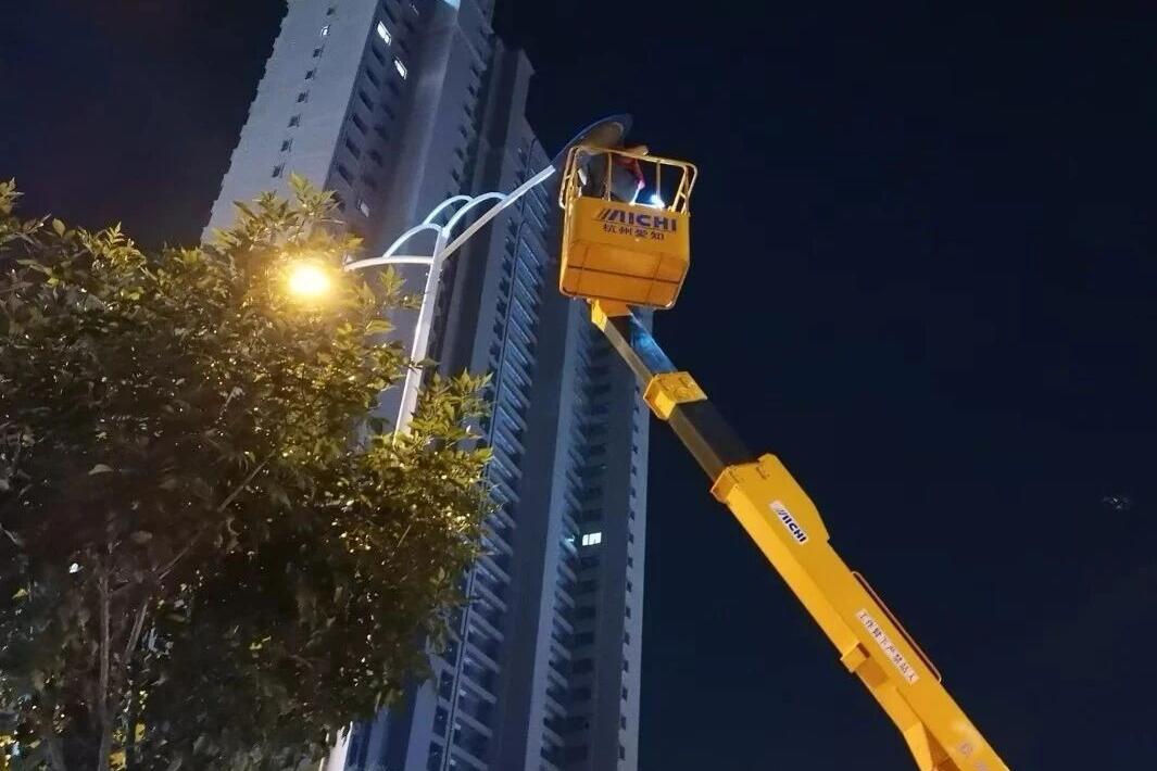 让“放心灯”照亮夜归路 衡水市路灯管理中心开展夏季路灯专项巡护