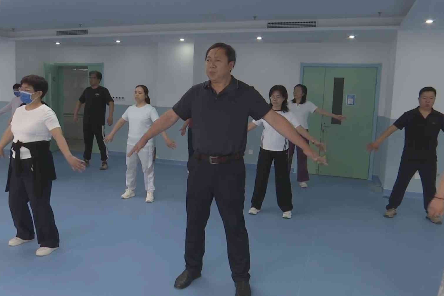 八段锦动起来 传统养生功法走进市四院 守护医护身心健康