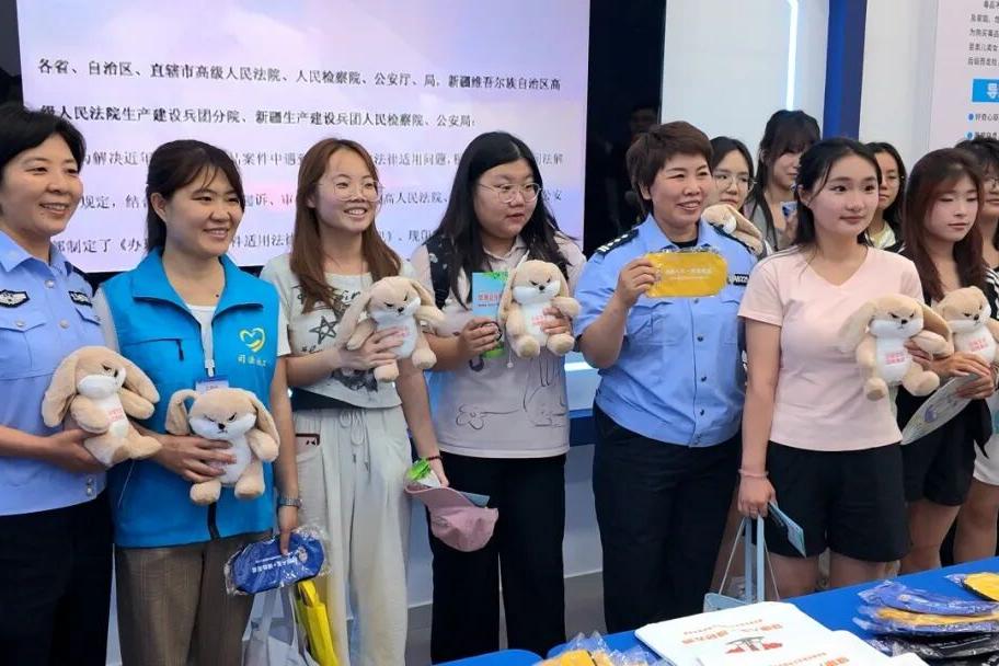 筑牢青少年禁毒防线 共建无毒平安雄安 雄安公安联合多单位开展“6・26”国际禁毒日主题宣传