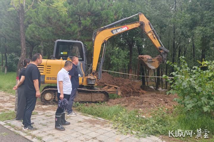 唐山迁西：旧城乡龙王庙村“两委”坚守防汛一线