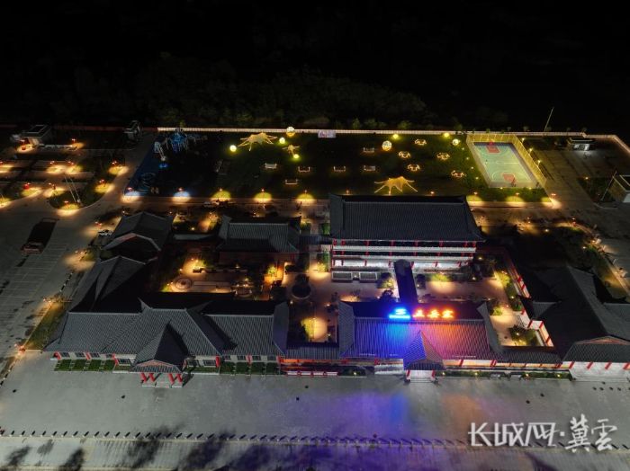 五岳寨服务区夜景。石家庄市交通运输局供图(1) 五岳寨服务区夜景。石家庄市交通运输局供图(1)