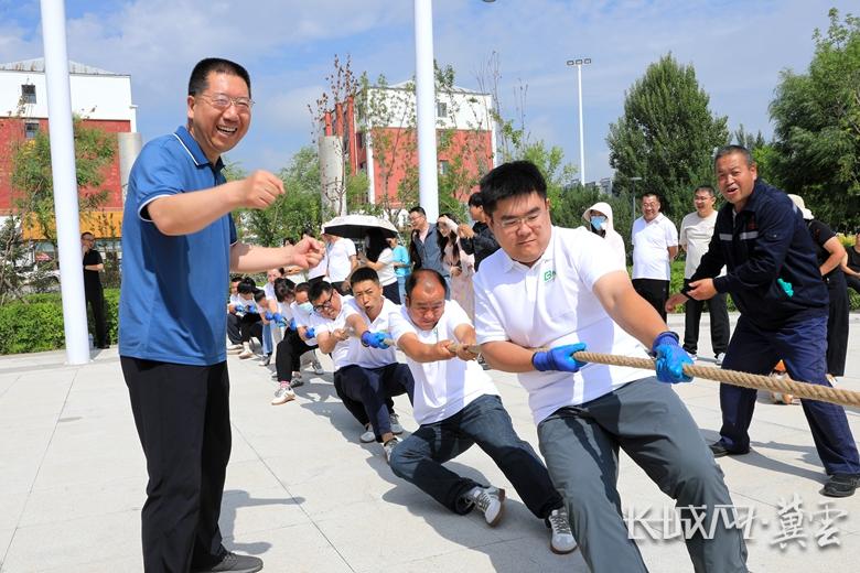 张家口市察北管理区举办第三届职工拔河比赛