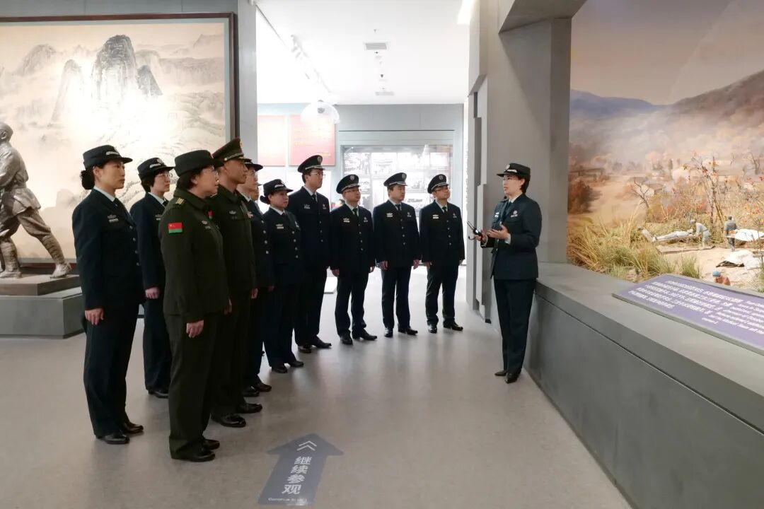 4.医院官兵参观纪念馆.JPG