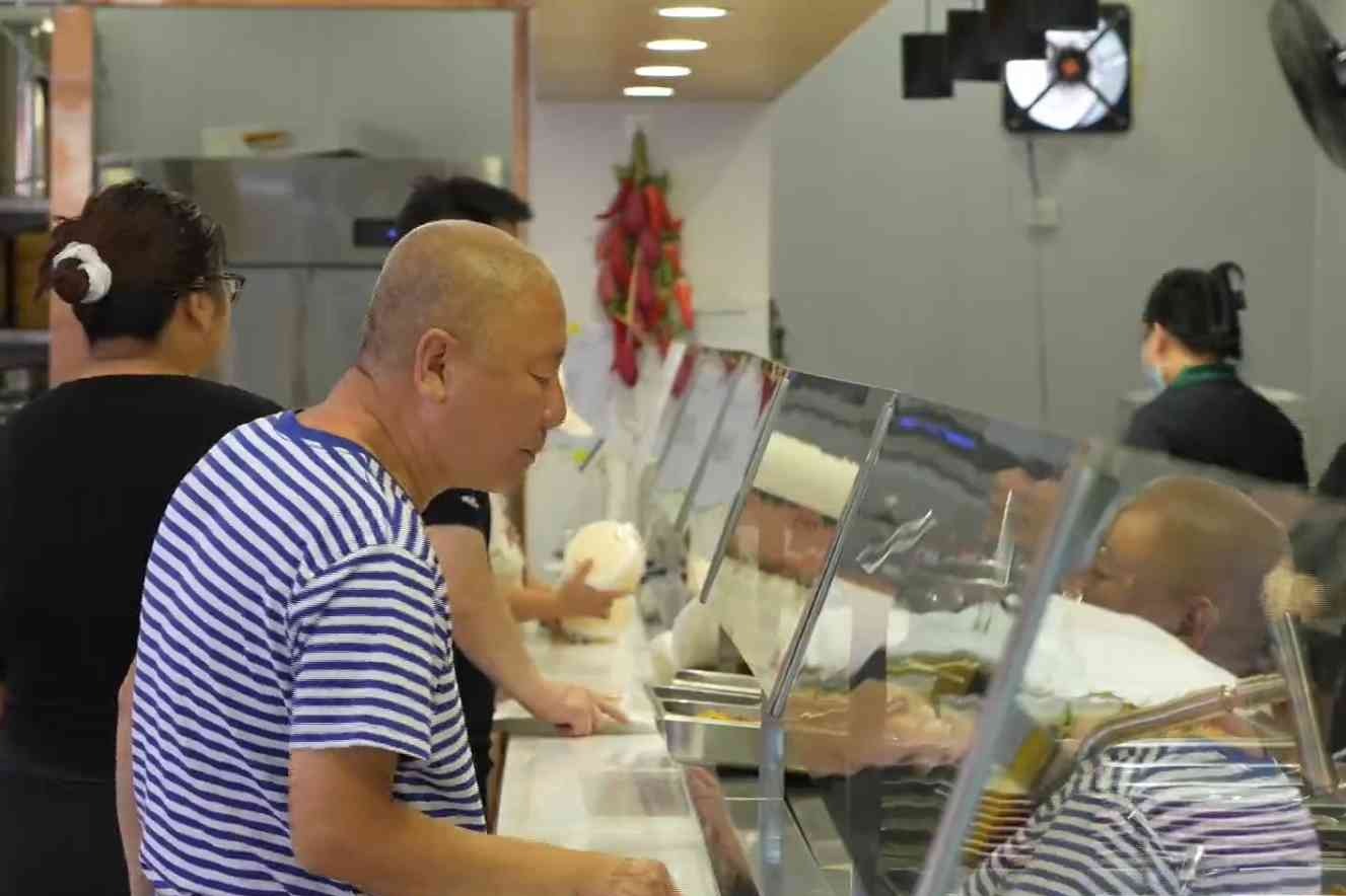 家门口的社区食堂 解锁便民新生活
