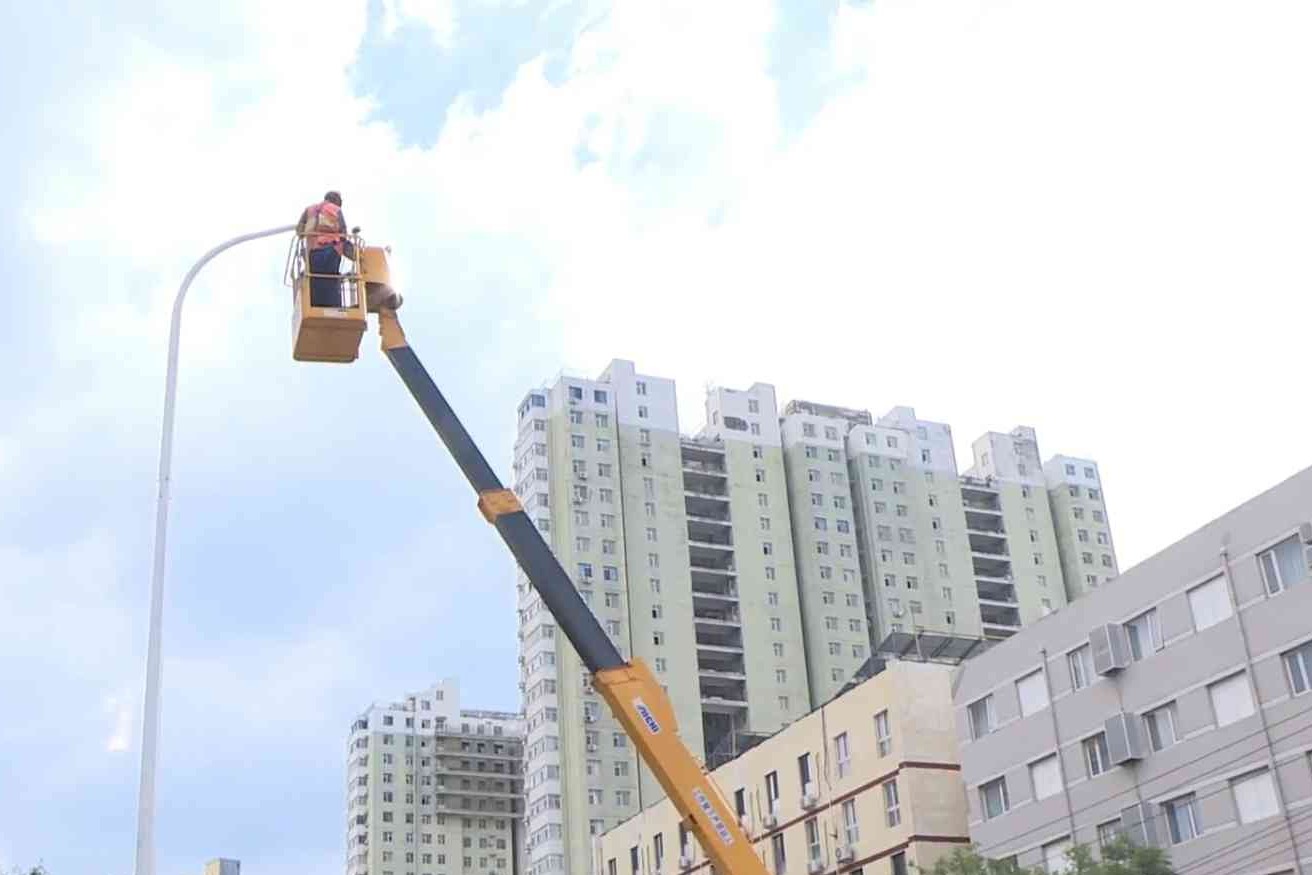 “三道保险”确保汛期路灯设施安全运行