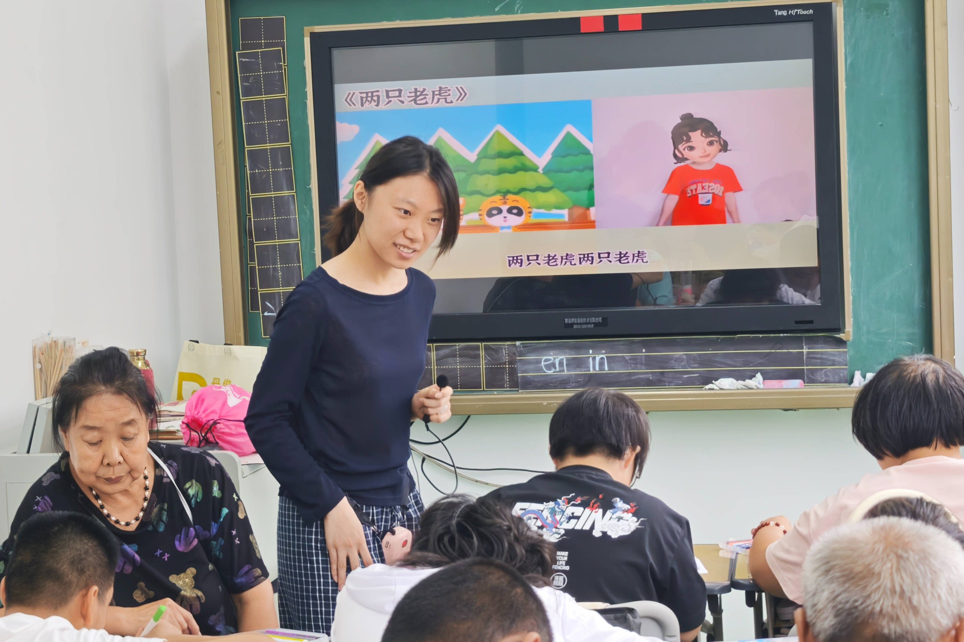 长城视频丨暑假志愿帮扶 温暖残障儿童