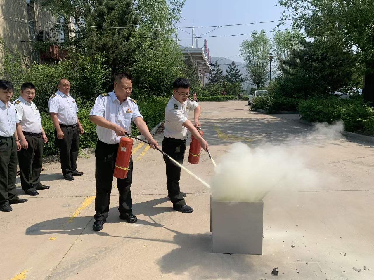 消防安全实操培训现场。