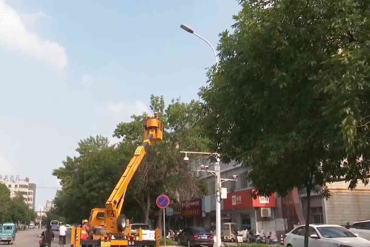 衡水：路灯升级焕新颜 节能惠民护平安