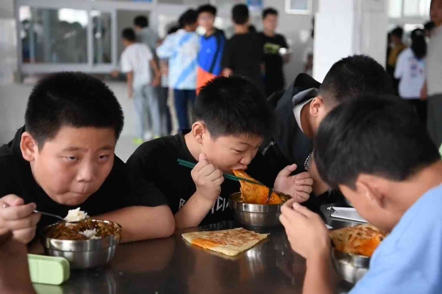 衡水：AI智慧监管全覆盖 守护校园舌尖安全