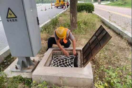 守护市民“脚下安全” 衡水主城区加装560余套电缆检查井防坠网