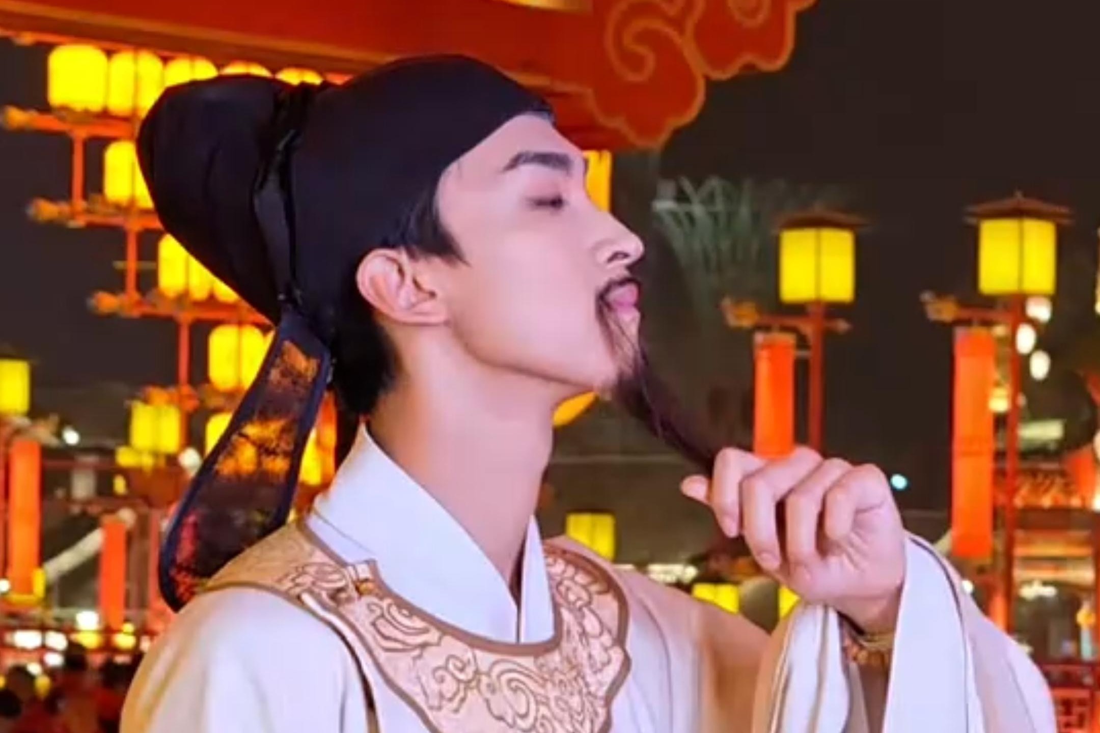 网友灵魂拷问 “李白”淡定作答
